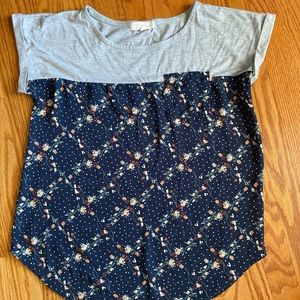 Junior’s L top. Navy and gray floral pattern.